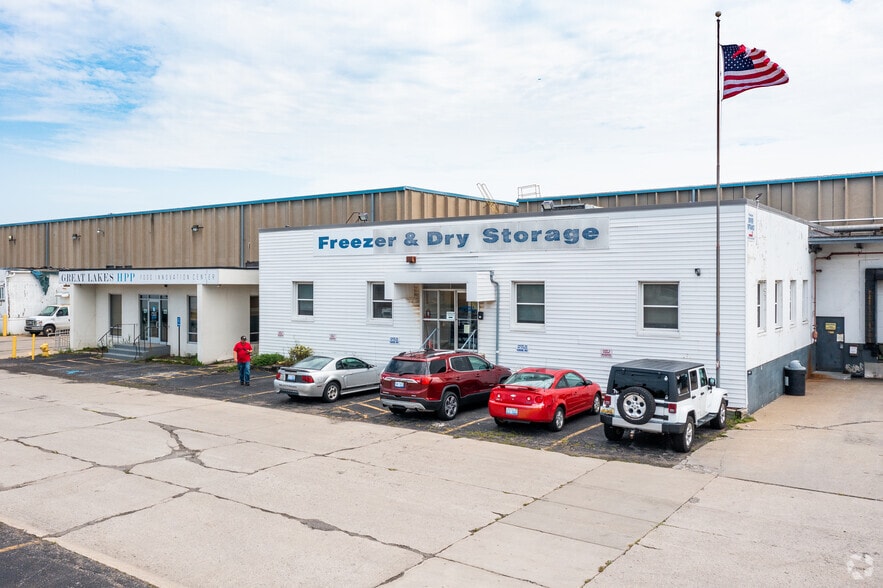 21740 Trolley Industrial Dr, Taylor, MI for lease - Building Photo - Image 1 of 8