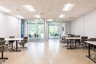 5000 Plaza On The Lake Dr, Austin, TX for lease Interior Photo- Image 2 of 5