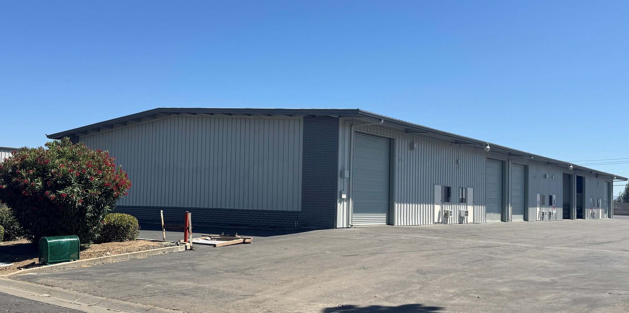 1177 Vanderbilt Cir, Manteca, CA for lease Building Photo- Image 1 of 3
