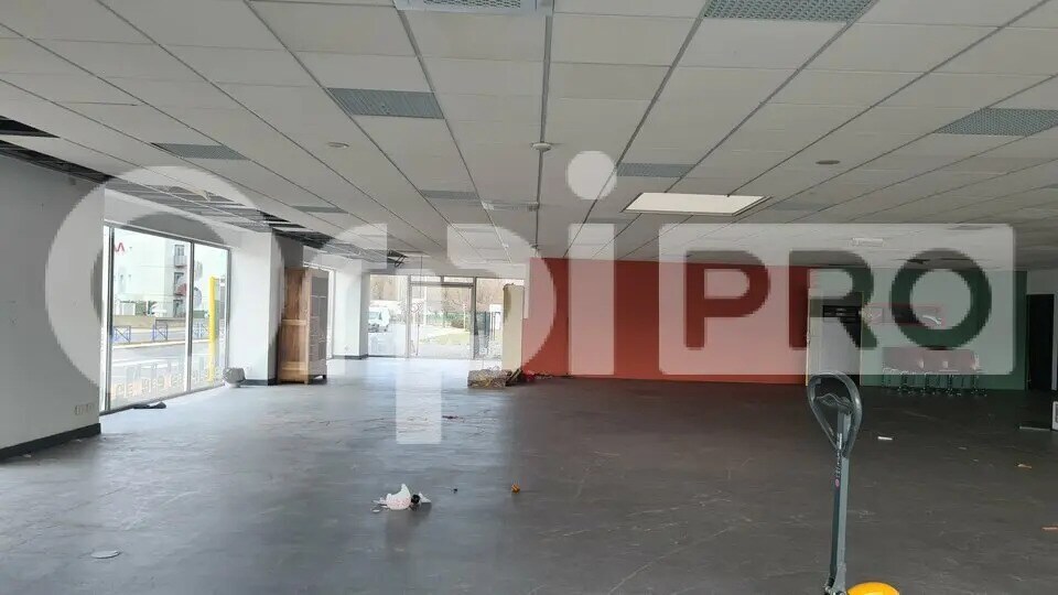 Retail in Montluçon for lease Interior Photo- Image 1 of 9