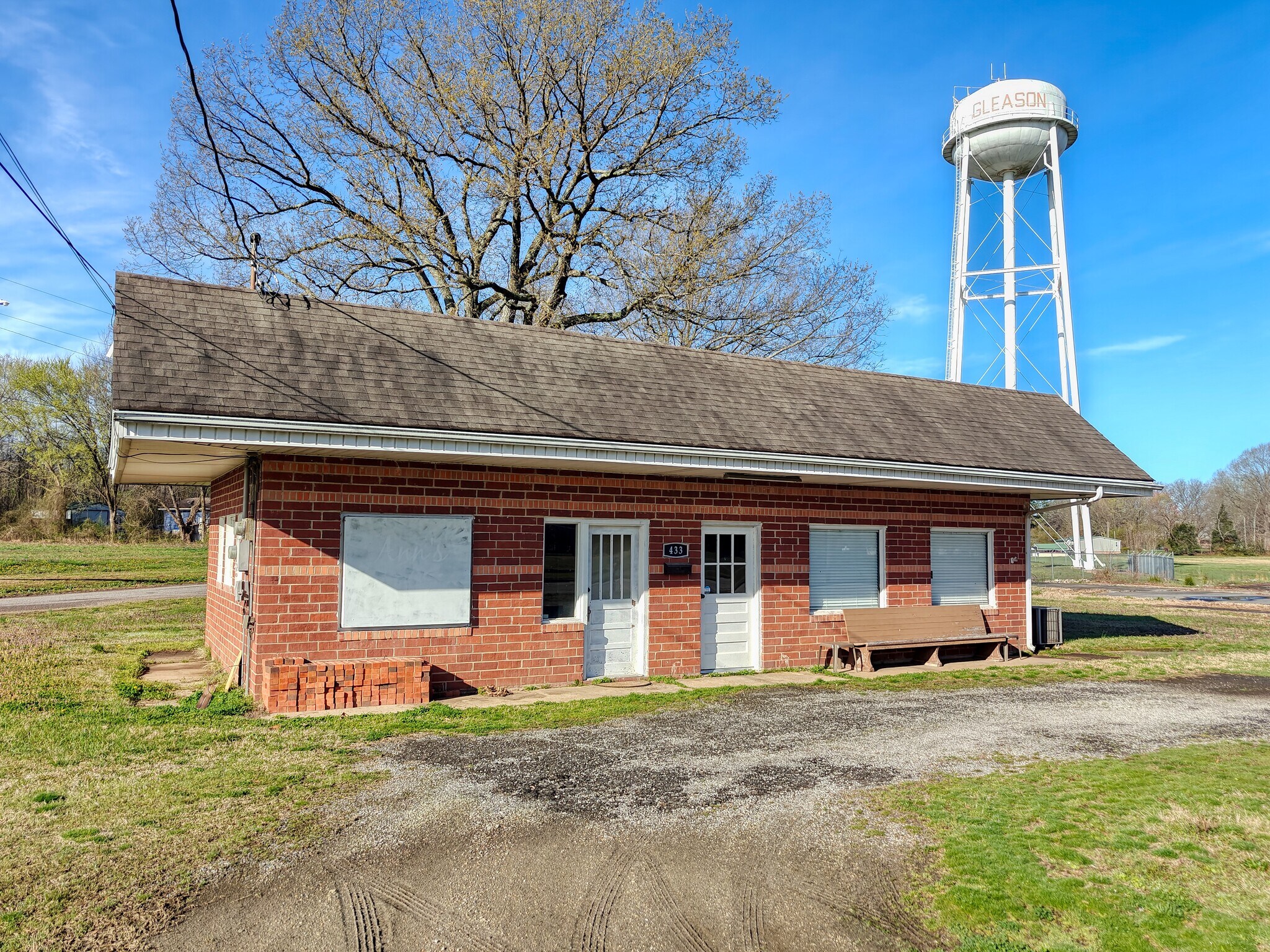 433 Cedar St, Gleason, TN for sale Primary Photo- Image 1 of 15