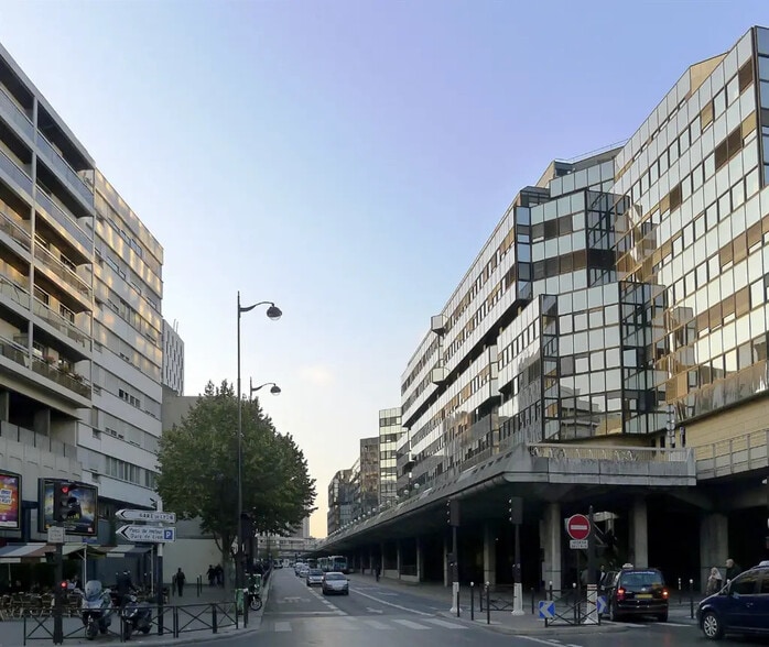 Retail in Paris for lease - Building Photo - Image 1 of 2