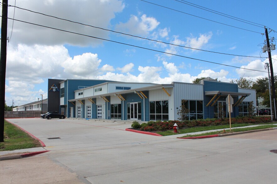 218 S Walnut St, Webster, TX for sale - Building Photo - Image 1 of 1