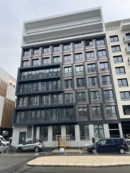 7 Rue Georges Stephenson, Montigny-le-Bretonneux for lease - Building Photo - Image 1 of 14