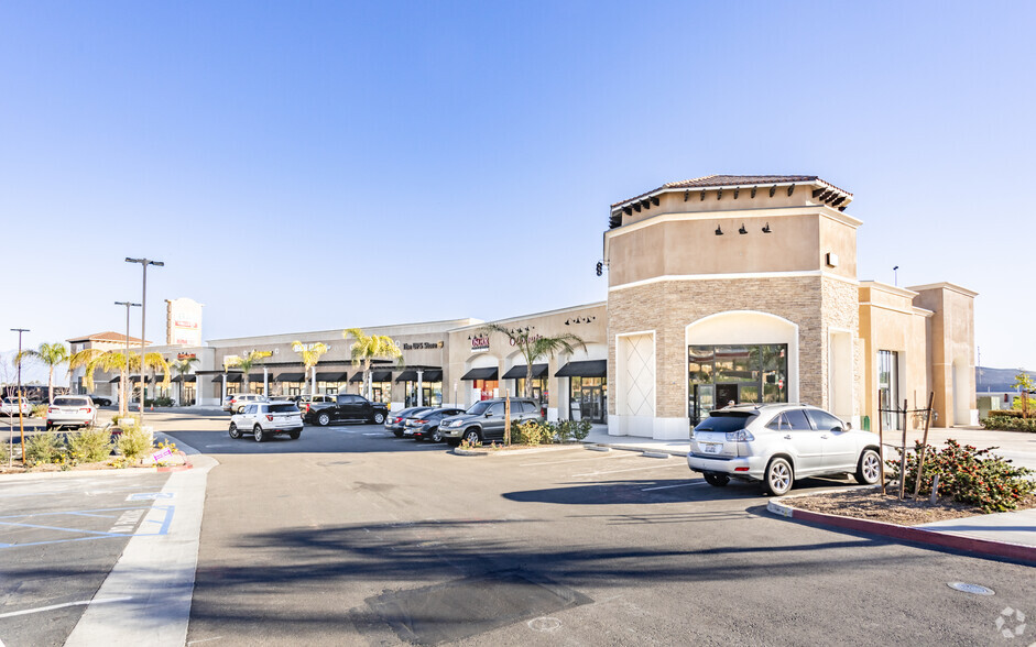 1973 Foothill Parkway, Corona, CA for lease - Building Photo - Image 2 of 3