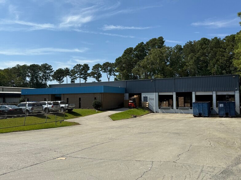 2100 Commerce Dr, Cayce, SC for lease - Building Photo - Image 1 of 9