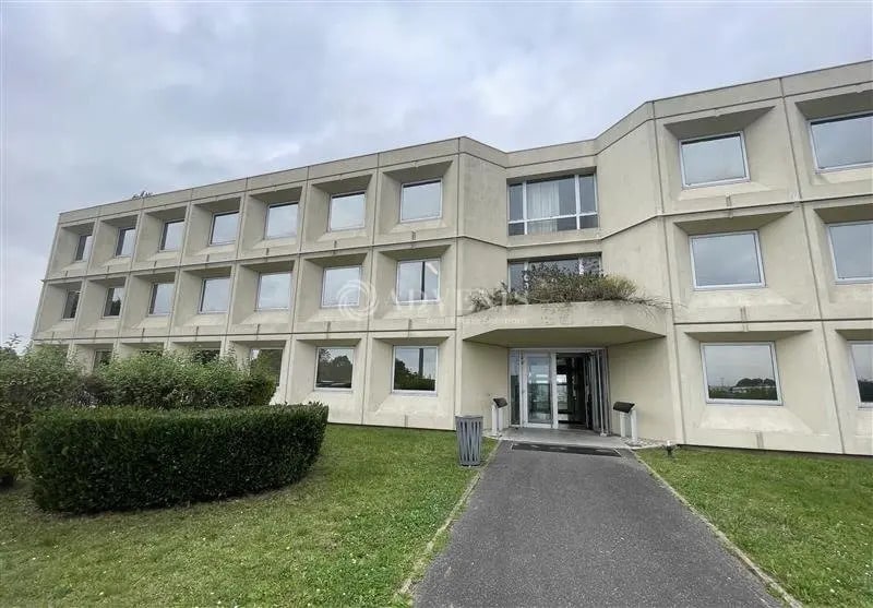 Office in Tremblay-en-France for lease - Building Photo - Image 1 of 7