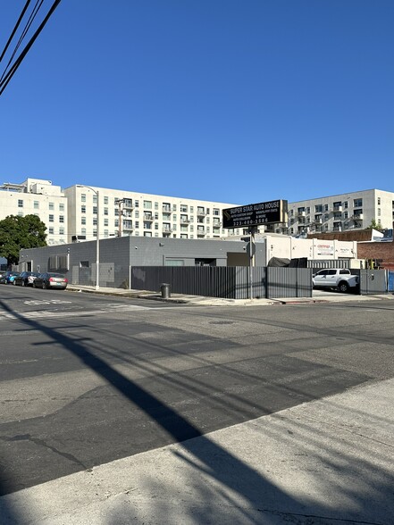 1160 N Las Palmas Ave, Los Angeles, CA for lease - Building Photo - Image 2 of 20