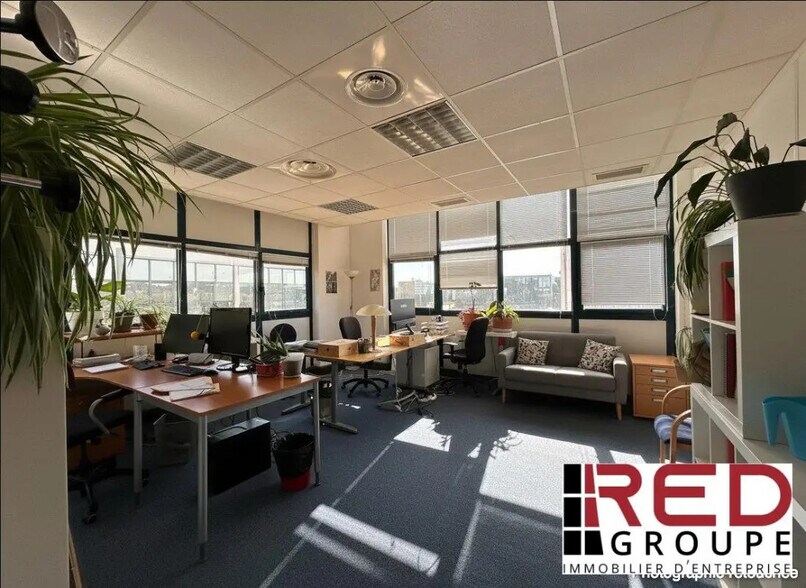 Office in Aix-en-Provence for lease - Building Photo - Image 3 of 7