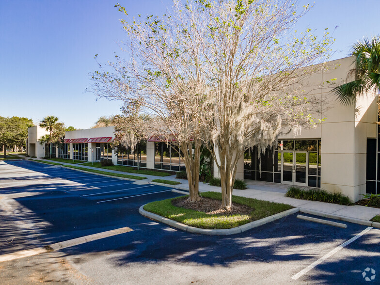 599 Lake Kathy Dr, Brandon, FL for lease - Building Photo - Image 1 of 34