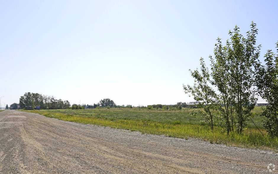 Canal Ave, Strathmore, AB for sale - Building Photo - Image 1 of 3