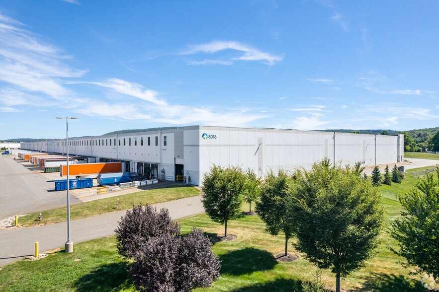 8018 Quarry Rd, Alburtis, PA for lease - Building Photo - Image 3 of 5