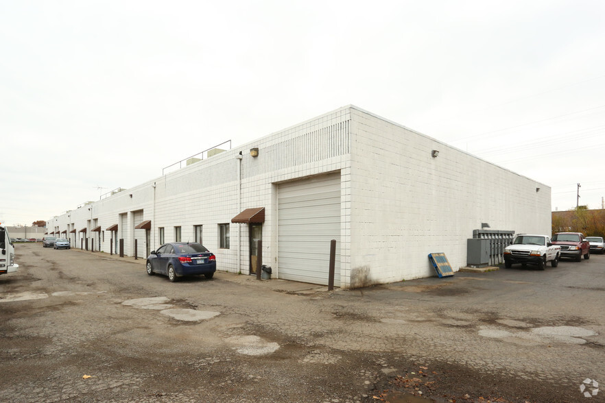 12585-12623 Farmington Rd, Livonia, MI for sale - Building Photo - Image 2 of 6