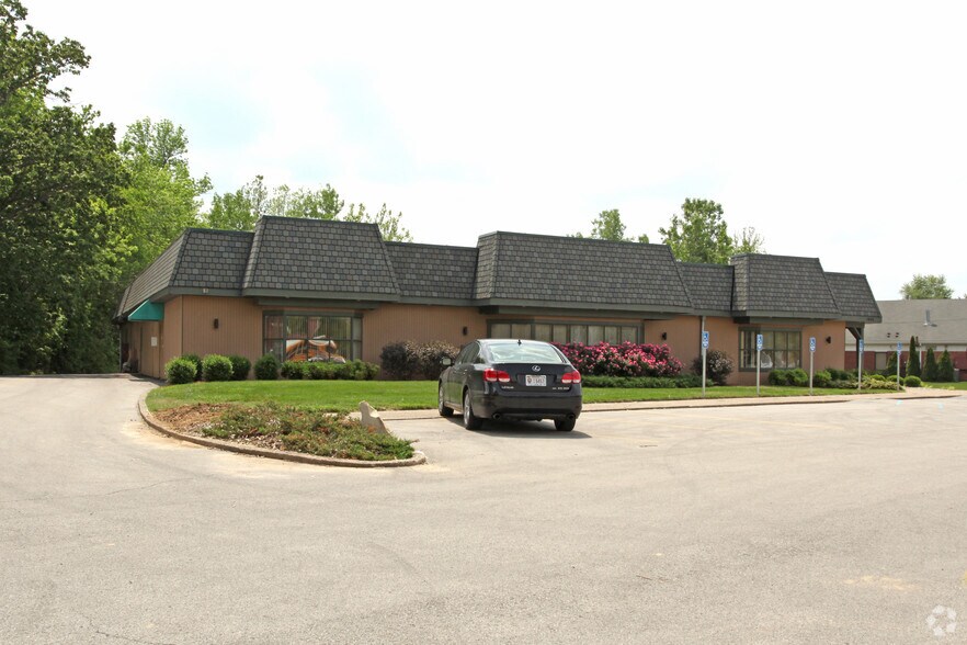 1806 10th St, Jeffersonville, IN for sale - Primary Photo - Image 1 of 2