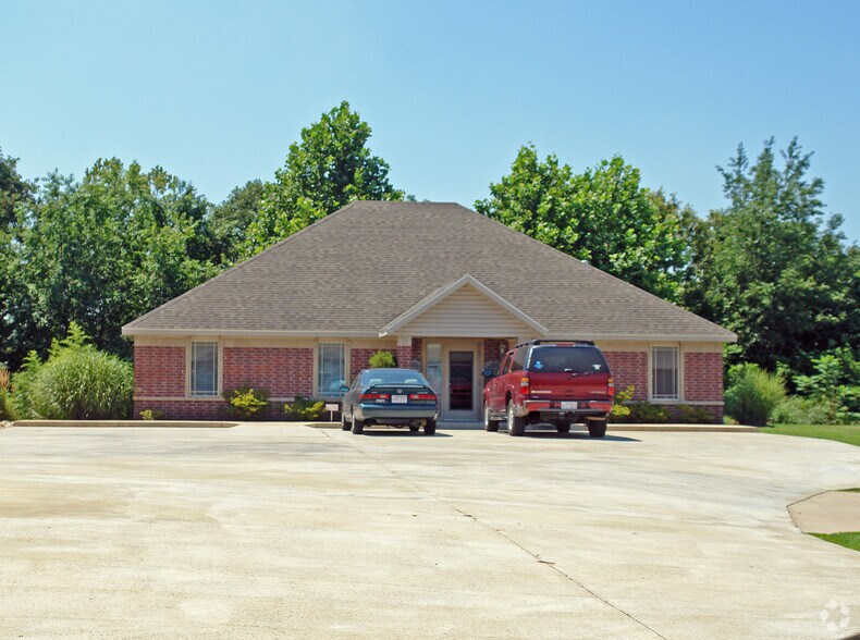 1855 Shelby Ln, Fayetteville, AR for sale - Primary Photo - Image 1 of 1