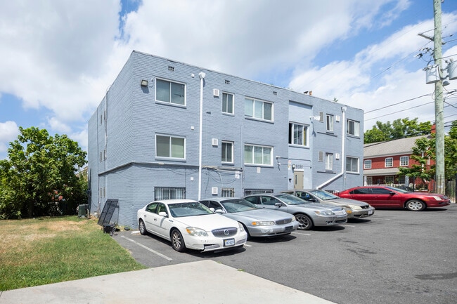 More details for 5047-5049 D St SE, Washington, DC - Multifamily for Sale