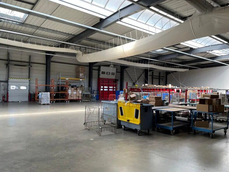 Office in Fréjus for lease - Interior Photo - Image 2 of 6