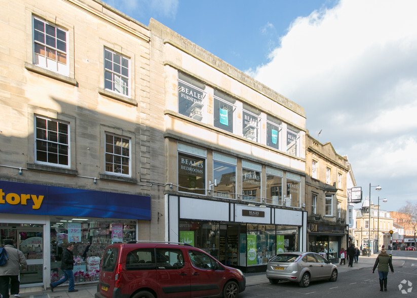 6 High St, Yeovil for lease - Building Photo - Image 2 of 4