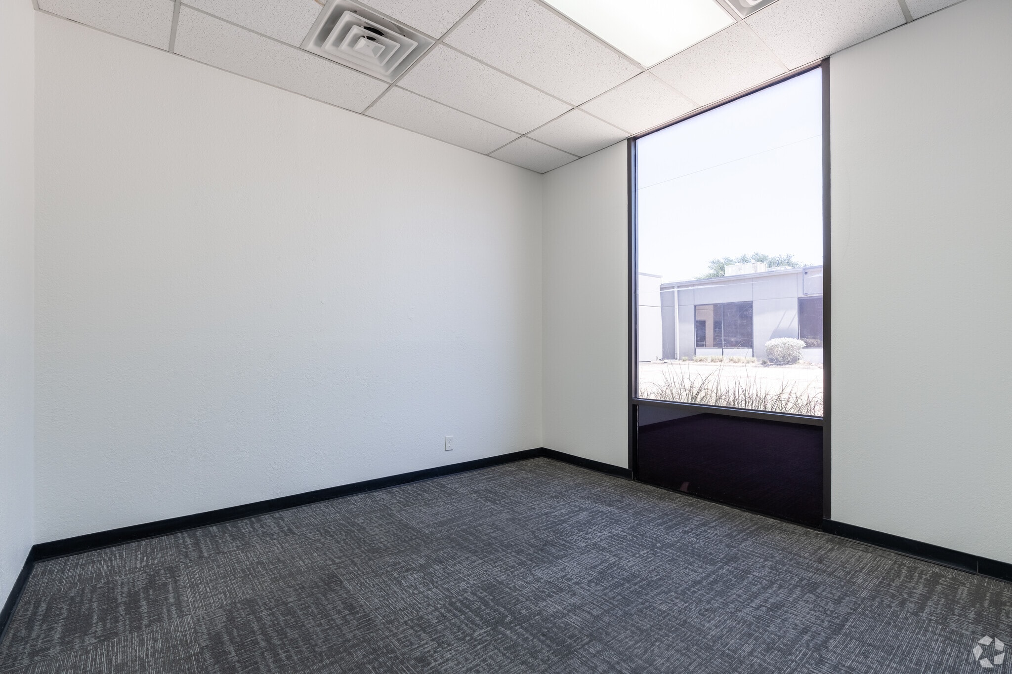 1911 Old Denton Rd, Carrollton, TX for lease Interior Photo- Image 1 of 4