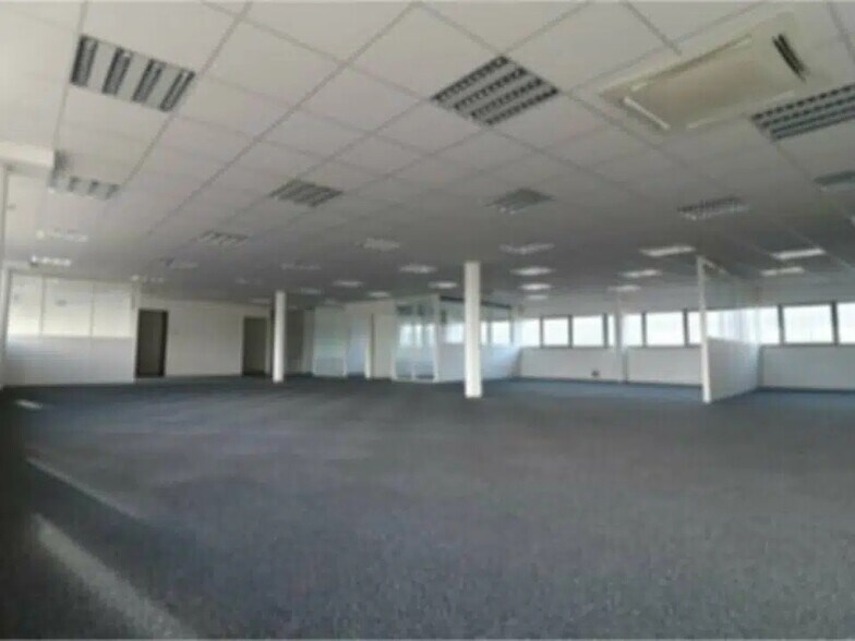 Office in Le Havre for lease - Interior Photo - Image 2 of 3