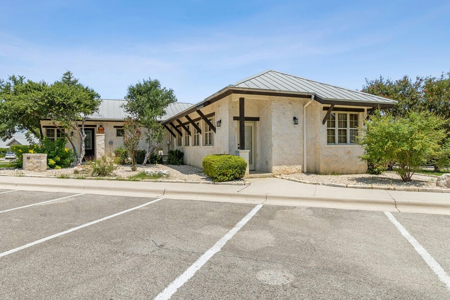 310 Stagecoach Trl, San Marcos, TX for lease - Building Photo - Image 2 of 33