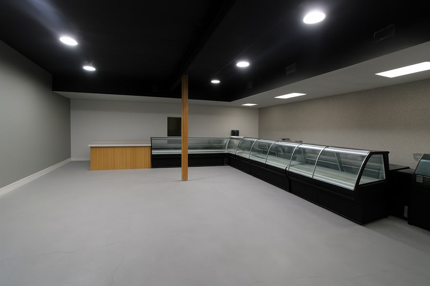 10642-10650 Balboa Blvd, Granada Hills, CA for lease - Building Photo - Image 2 of 12