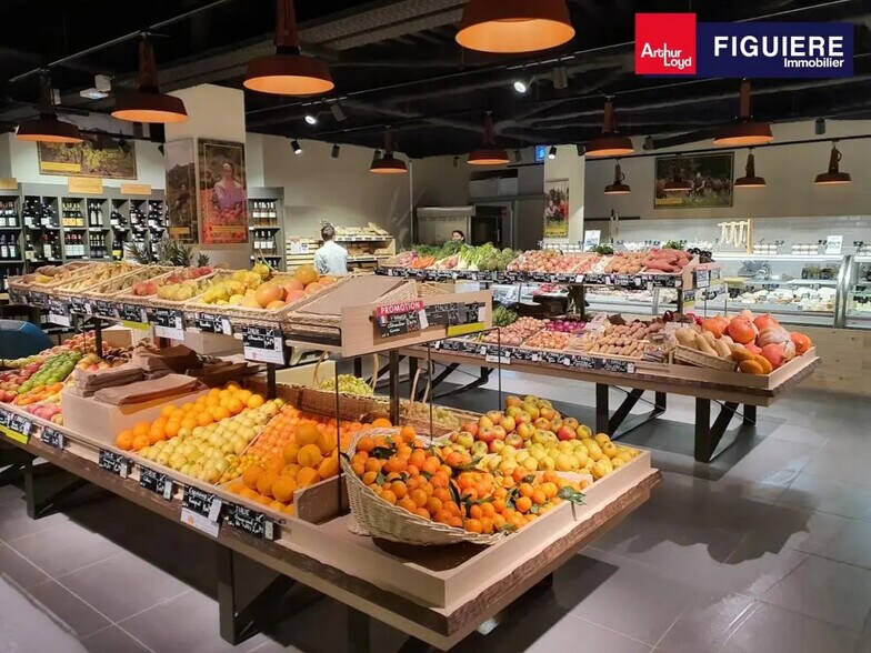 Retail in Istres for lease - Interior Photo - Image 2 of 8