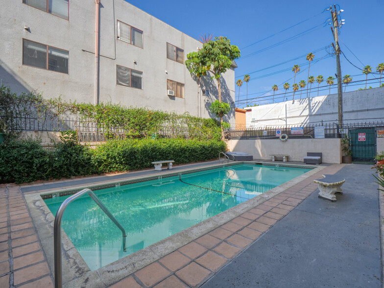 2121 W 11th St, Los Angeles, CA for sale - Building Photo - Image 3 of 26