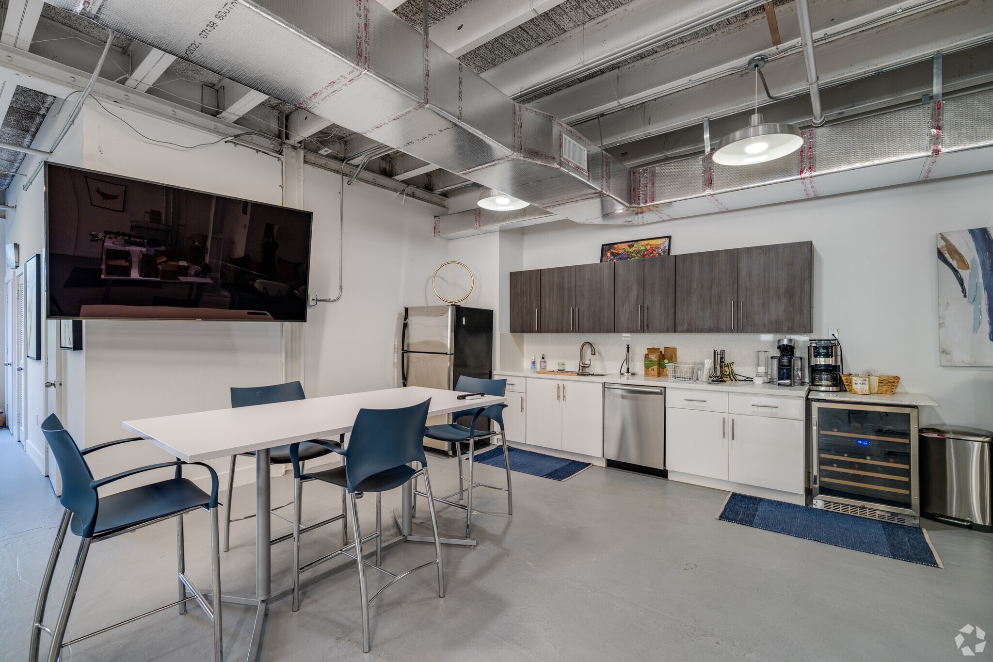 120-124 NW 25th St, Miami, FL for lease Interior Photo- Image 1 of 4