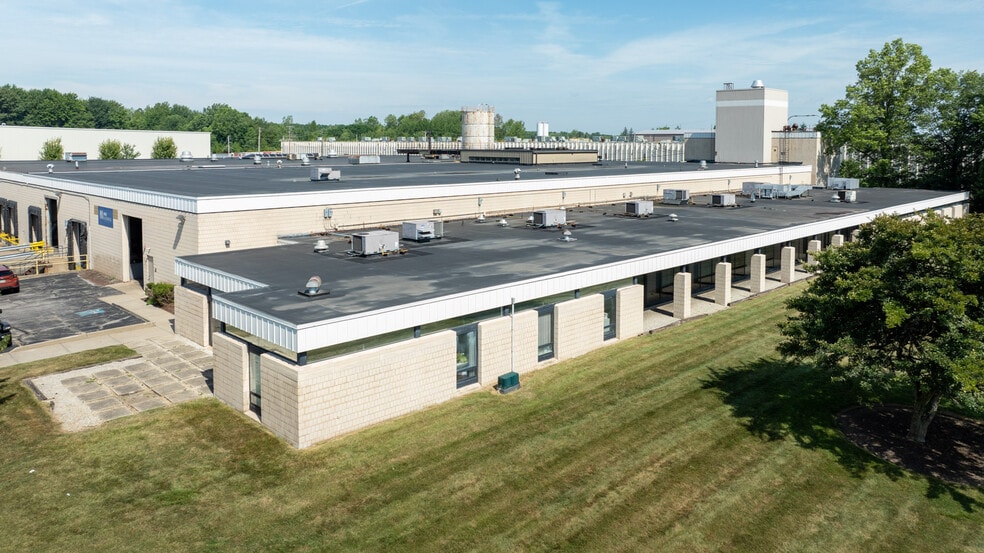8400 Darrow Rd, Twinsburg, OH for lease - Building Photo - Image 3 of 6