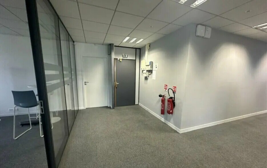 Office in FOURQUEUX for lease - Interior Photo - Image 2 of 5