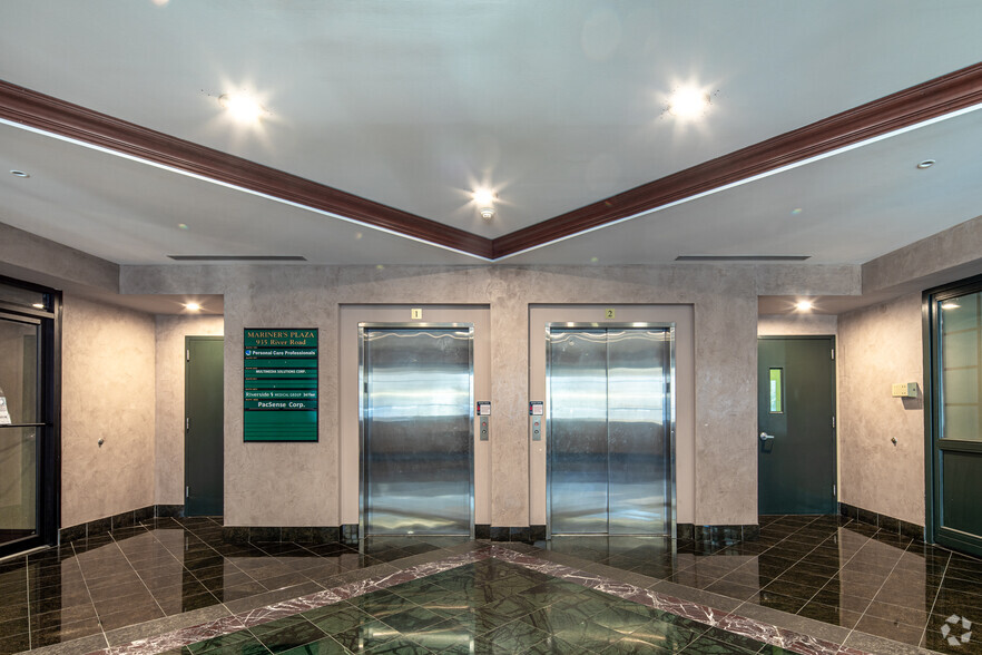 935 River Rd, Edgewater, NJ for lease - Lobby - Image 3 of 18