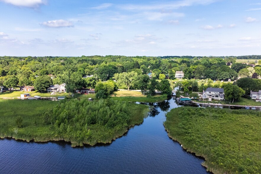 2852 Peninsula Drive, Delafield, WI for sale - Aerial - Image 1 of 1