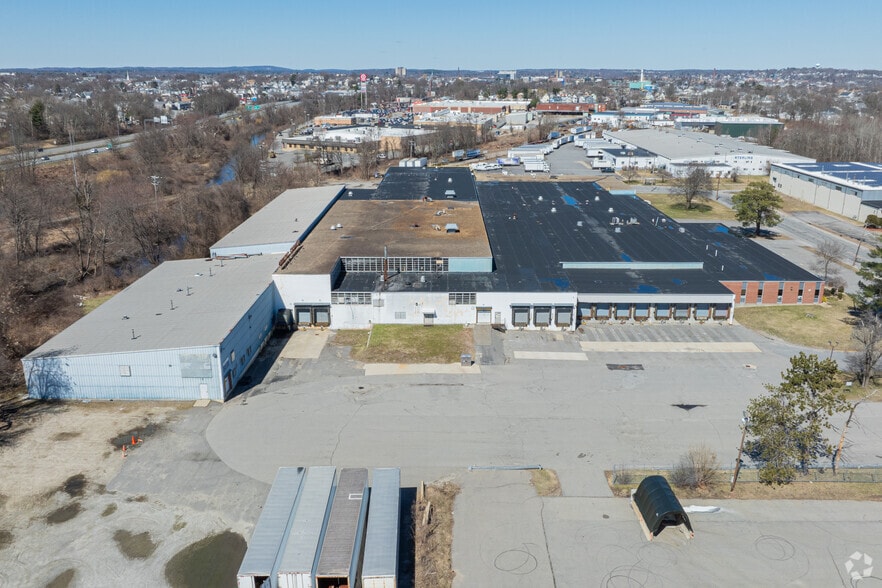 240 Industrial Ave E, Lowell, MA for lease - Primary Photo - Image 2 of 7