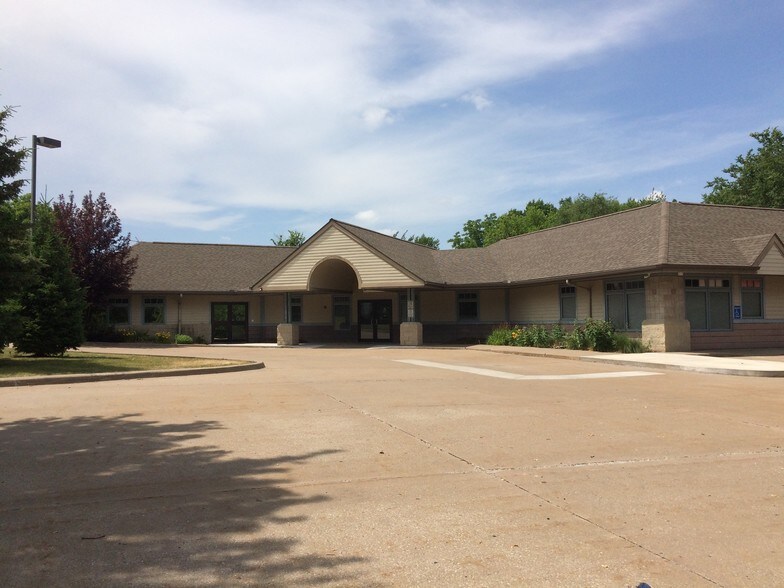 2751 Tech Dr, Bettendorf, IA for sale - Building Photo - Image 1 of 1