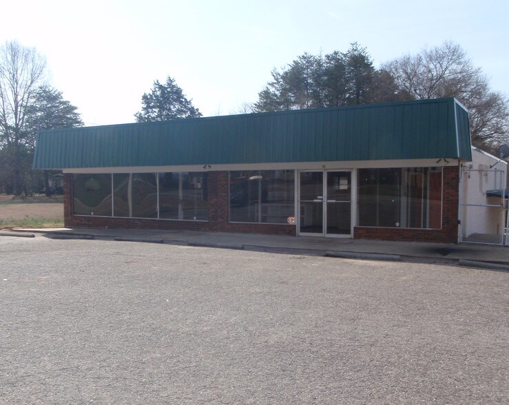 56 Rink Dam Rd, Hickory, NC 28601