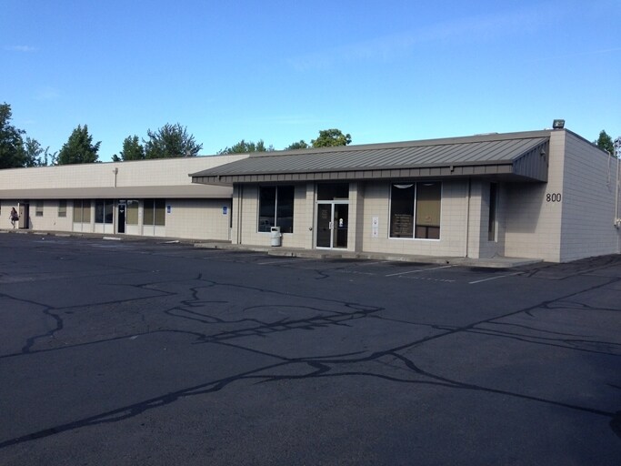 800 Cardley Ave, Medford, OR for sale - Building Photo - Image 2 of 3