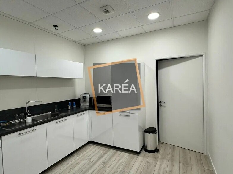 Flex in Serris for lease - Interior Photo - Image 3 of 5