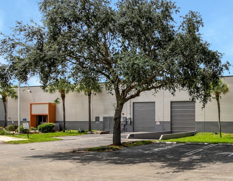 14545 NW 60th Ave, Miami Lakes, FL for lease - Building Photo - Image 2 of 4