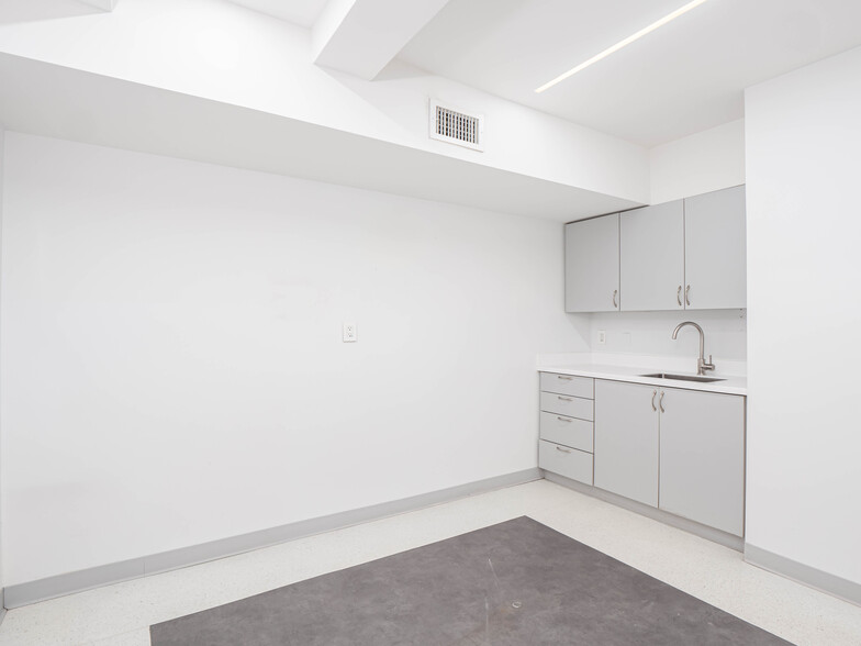 36 E 36th St, New York, NY for lease - Interior Photo - Image 3 of 10