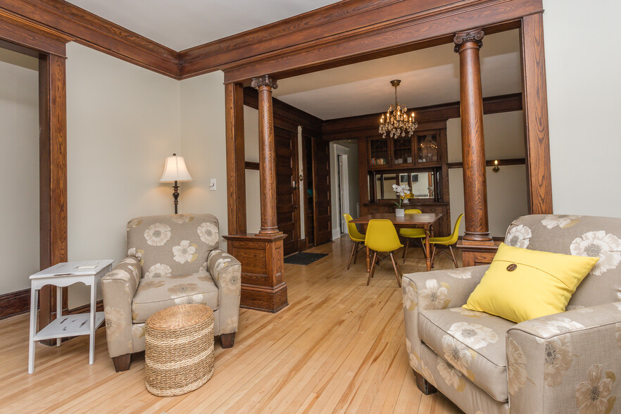 2409 S Lyndale Ave, Minneapolis, MN for sale - Interior Photo - Image 2 of 4