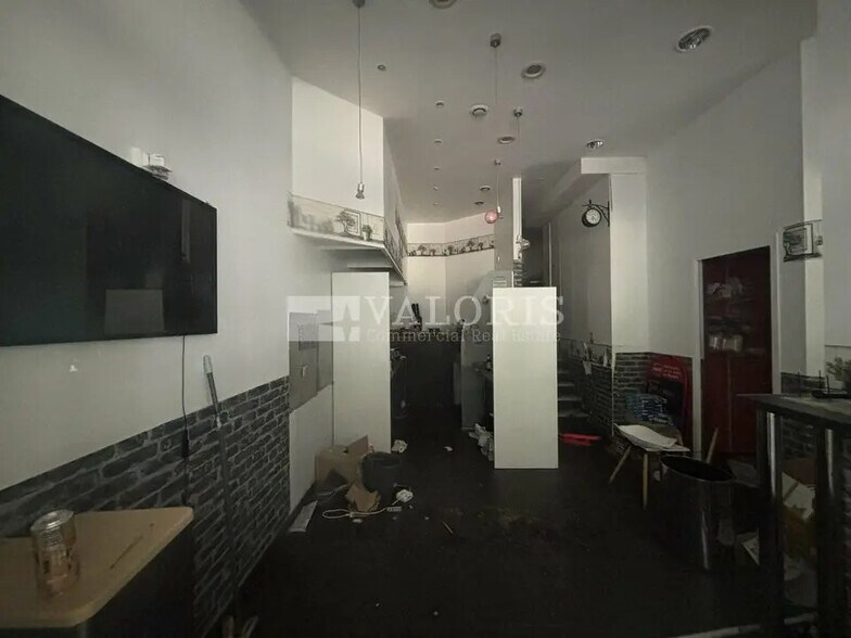 Retail in Lyon for lease - Interior Photo - Image 2 of 3