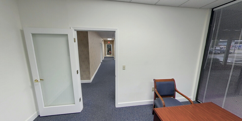 5610 Fort Caroline Rd, Jacksonville, FL for lease - Interior Photo - Image 3 of 6