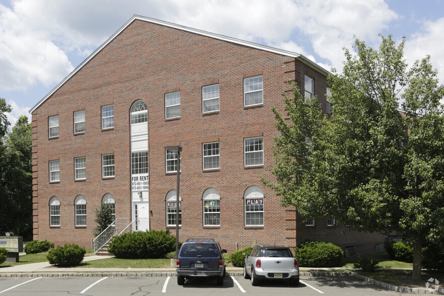 59 Beaver Brook Rd, Lincoln Park, NJ 07035