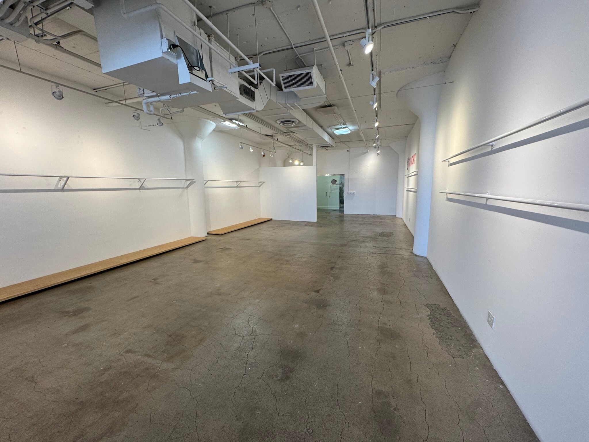 846-860 S Los Angeles St, Los Angeles, CA for lease Interior Photo- Image 1 of 4