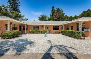 3025 54th St S, Gulfport FL - Parking Garage