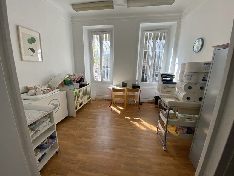 Office in Marseille for lease - Interior Photo - Image 2 of 7