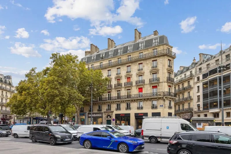 16 Place De La République, Paris for lease - Building Photo - Image 1 of 52