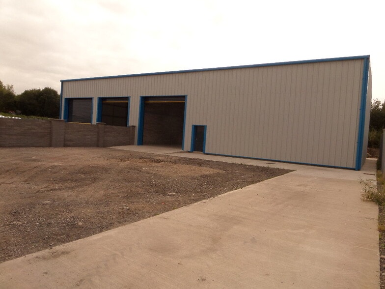 Newlands Ave, Bridgend for lease - Primary Photo - Image 1 of 5