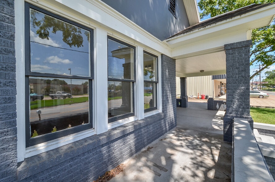 404 W Main St, Bellville, TX for sale - Building Photo - Image 2 of 25